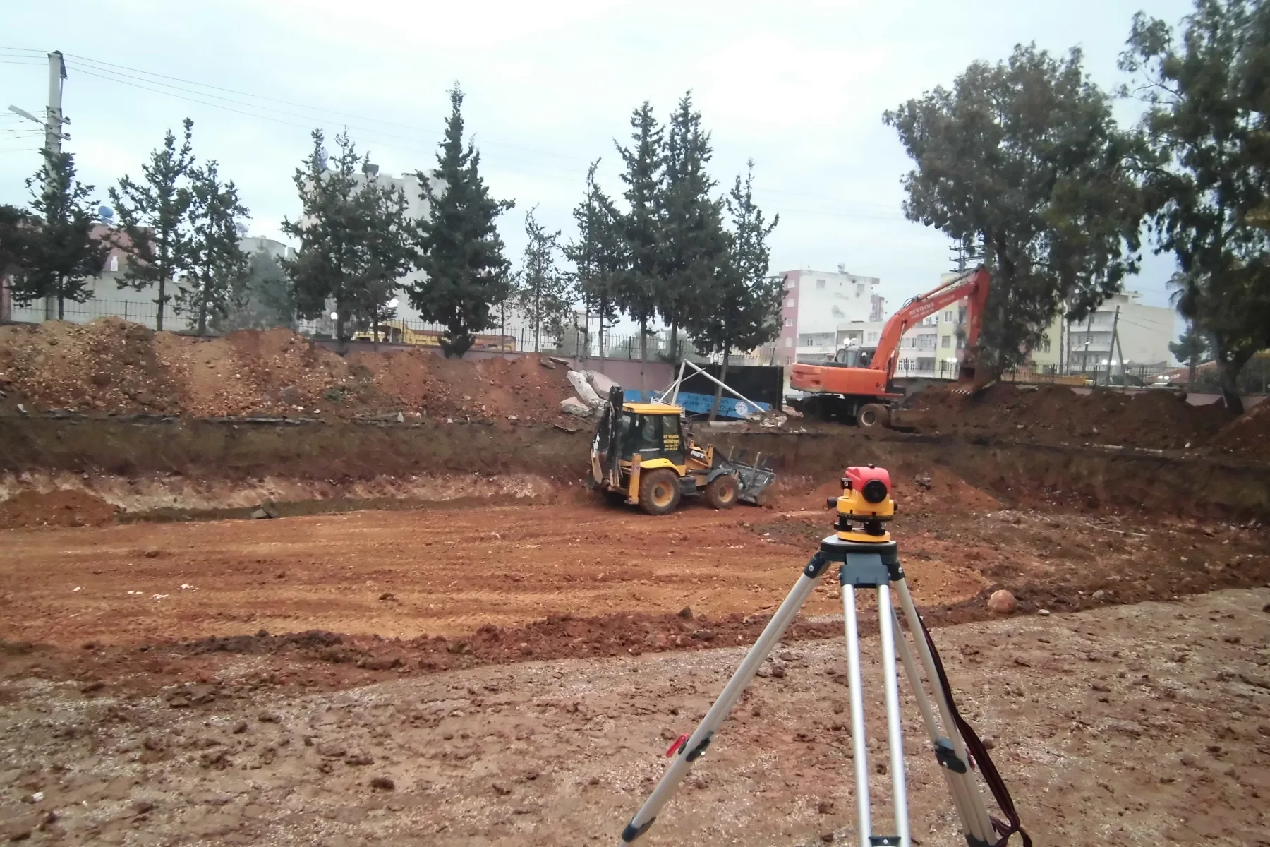 Temel kazısı ve nivo ile kot alımı